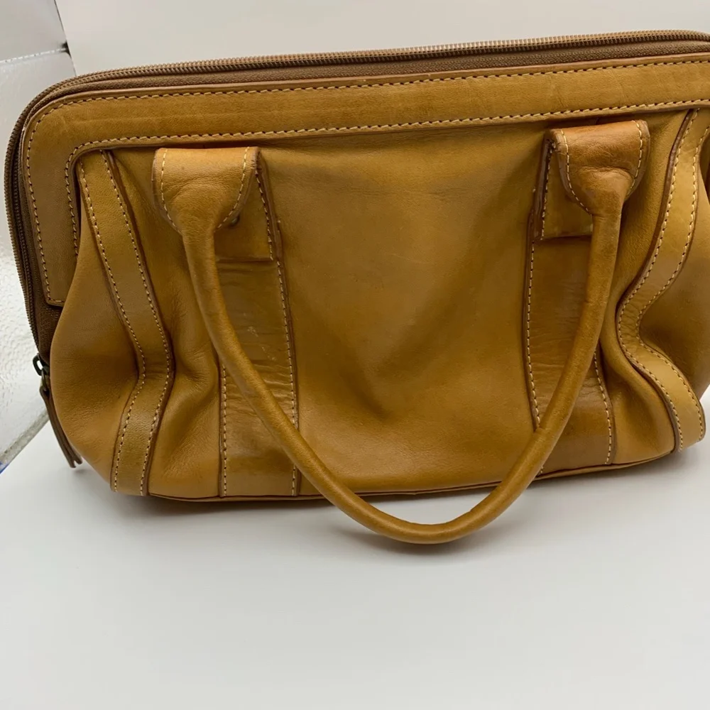 LEATHER 'DOC" BAG - Picture 2 of 3